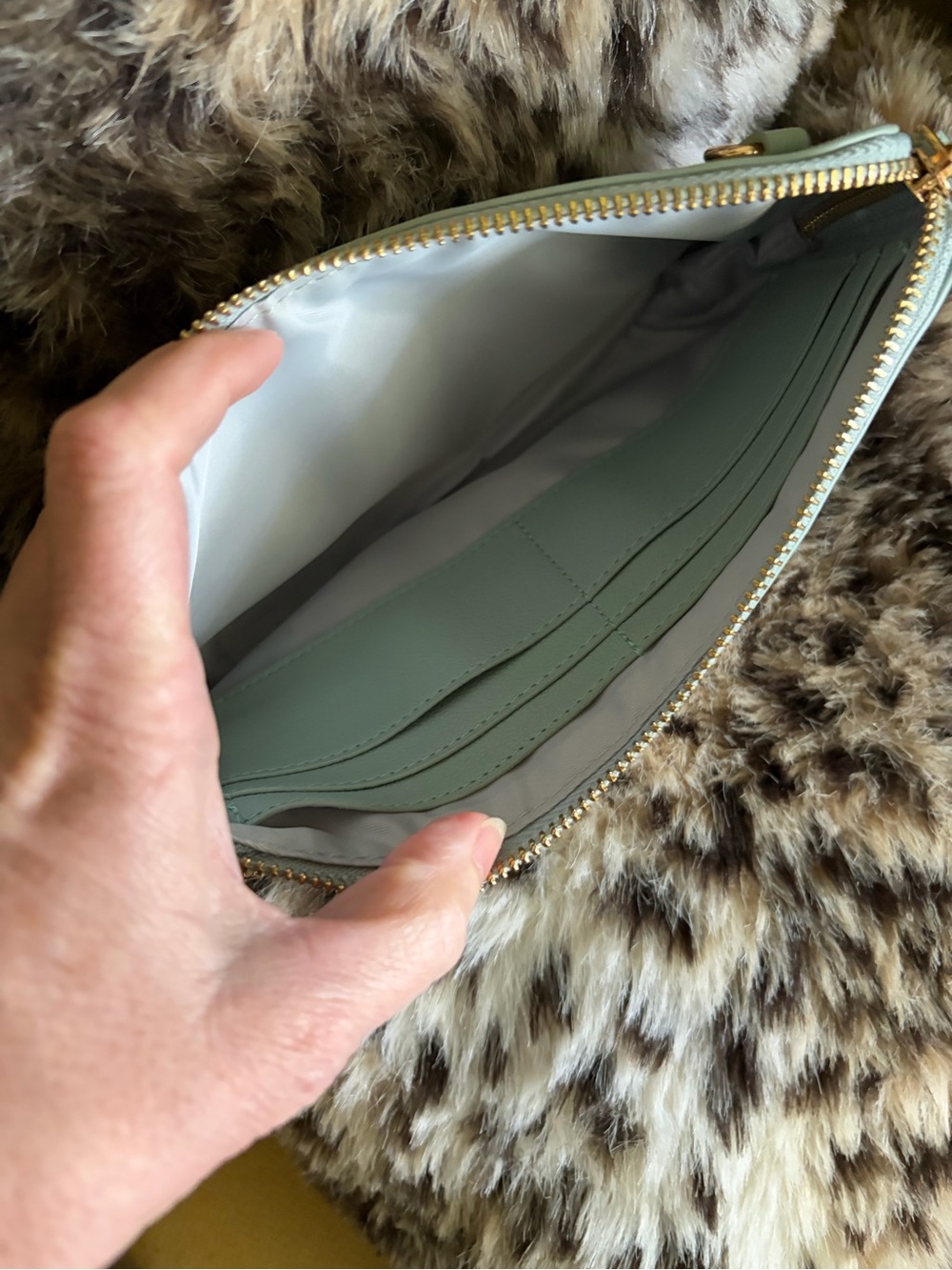 Simply Southern Mint Green Pebbled Wristlet with Gold Hardware #1178 - Picture 4 of 5